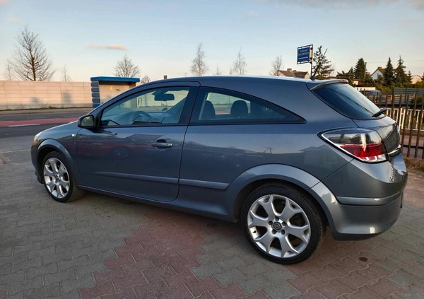 Opel Astra cena 9900 przebieg: 220000, rok produkcji 2005 z Konin małe 154